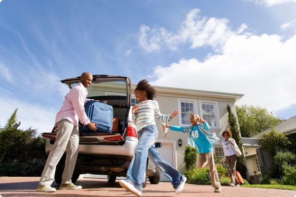 Parents loading luggage into their car