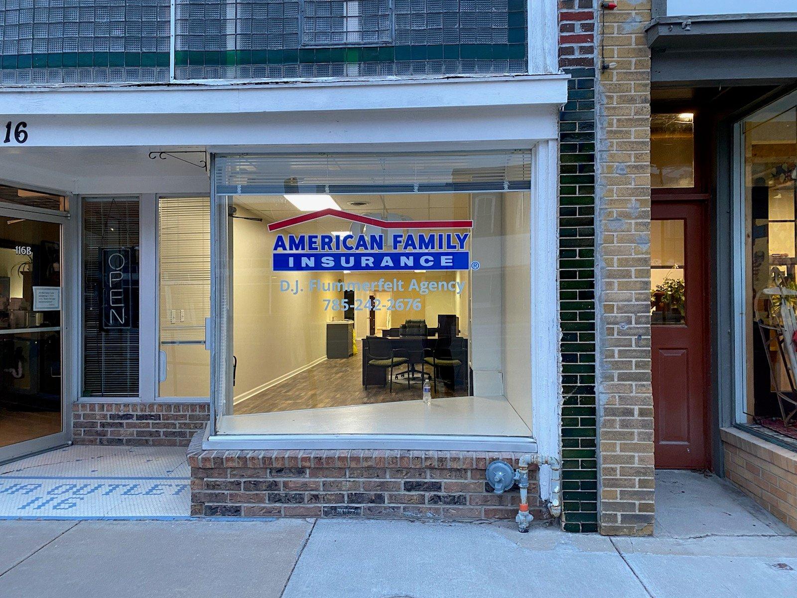 a store front with a piano in the window